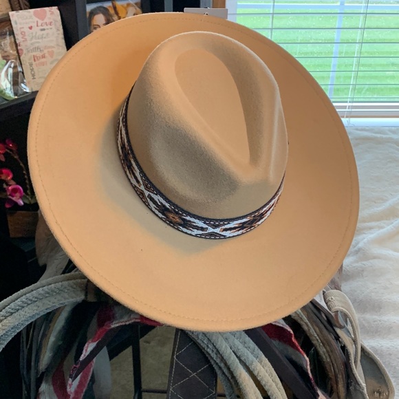 Styline Accessories - Tan with Aztec band felt cowgirl hat NWT